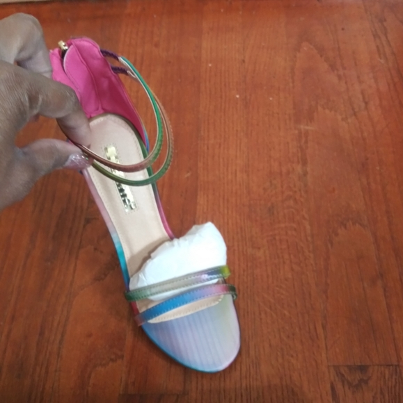 👠 - Picture 3 of 4